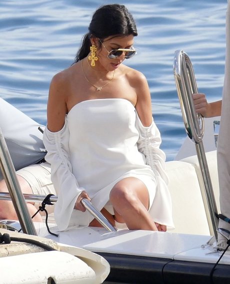 Kourtney Kardashian photo 574
