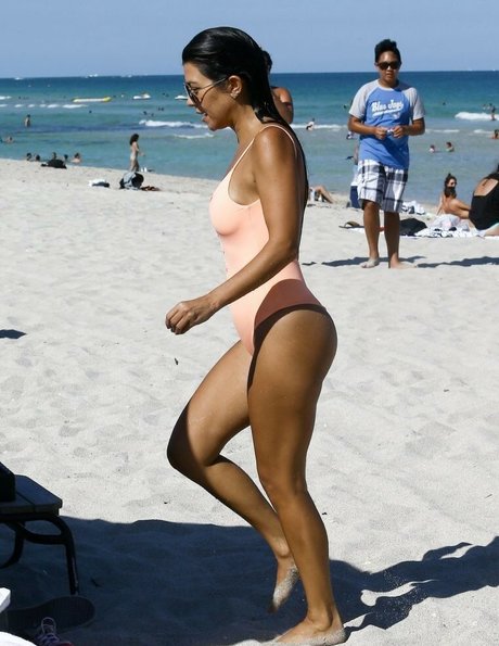 Kourtney Kardashian photo 584