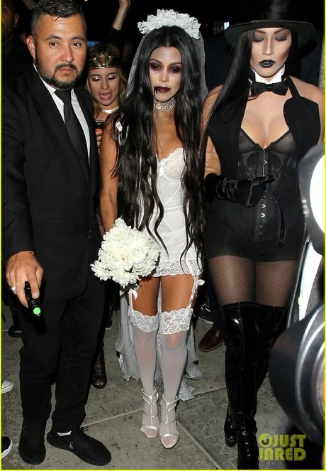 Kourtney Kardashian photo 585
