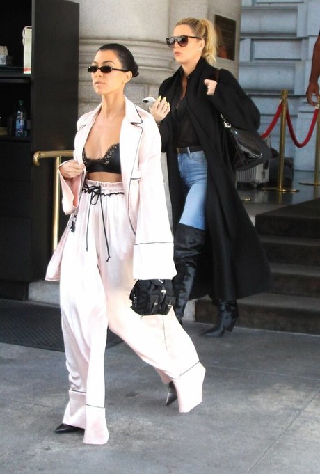 Kourtney Kardashian photo 591