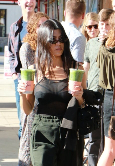 Kourtney Kardashian photo 604