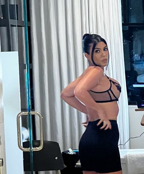 Kourtney Kardashian photo 608