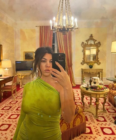 Kourtney Kardashian photo 616