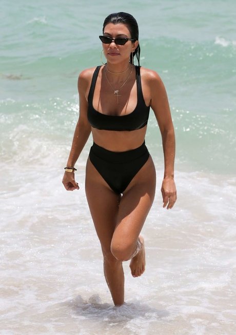Kourtney Kardashian photo 622