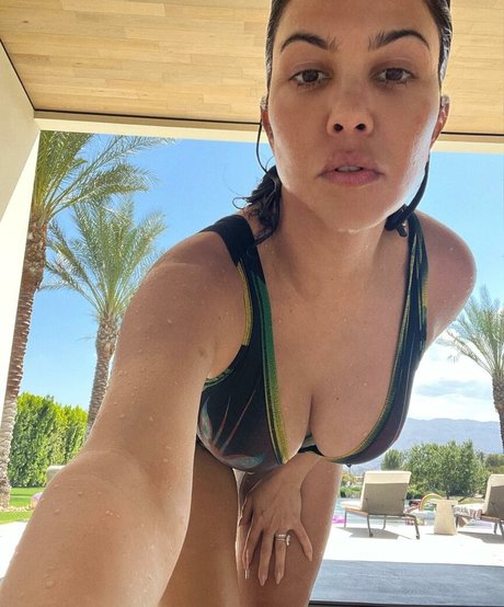 Kourtney Kardashian photo 632
