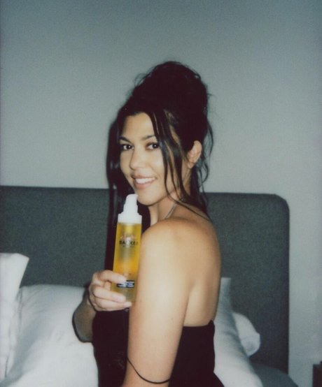 Kourtney Kardashian photo 638