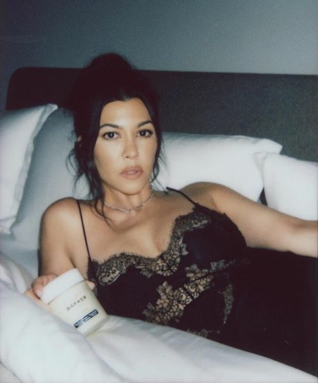 Kourtney Kardashian photo 639