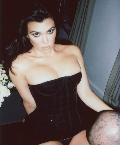 Kourtney Kardashian photo 644