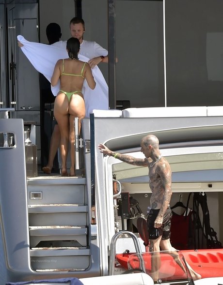 Kourtney Kardashian photo 658