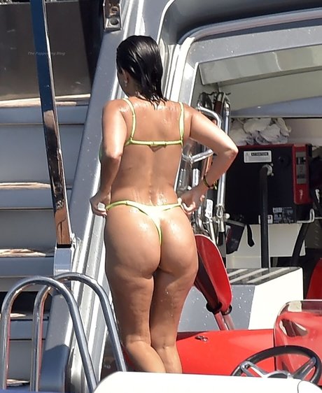 Kourtney Kardashian photo 664