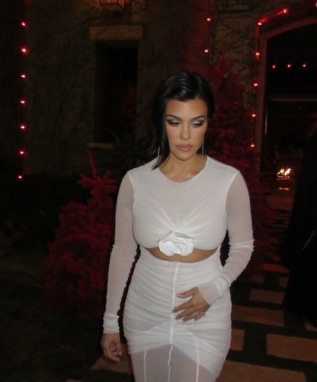 Kourtney Kardashian photo 668