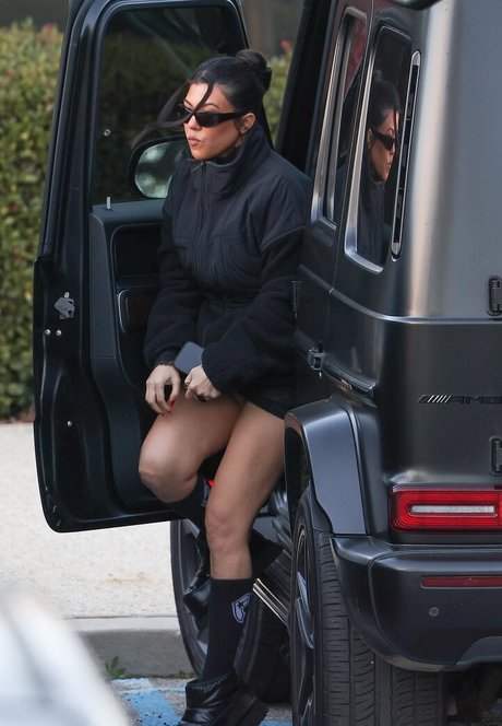 Kourtney Kardashian photo 681