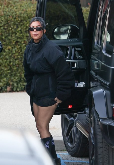 Kourtney Kardashian photo 683