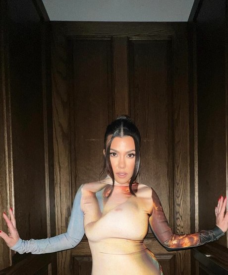 Kourtney Kardashian photo 686