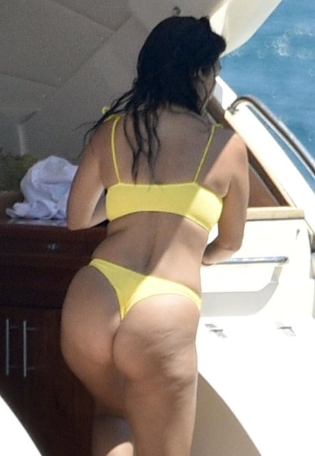 Kourtney Kardashian photo 705