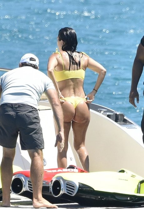 Kourtney Kardashian photo 712