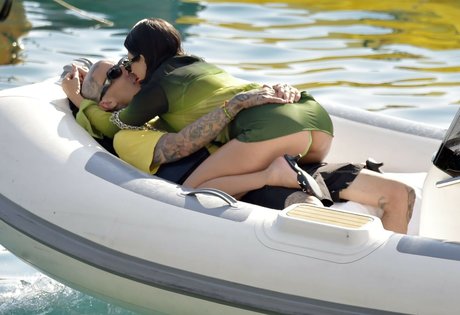 Kourtney Kardashian photo 718