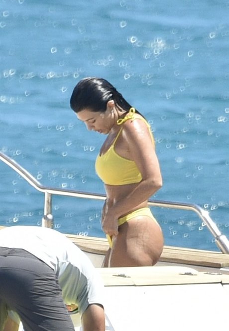 Kourtney Kardashian photo 722