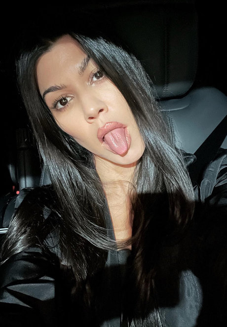 Kourtney Kardashian photo 729