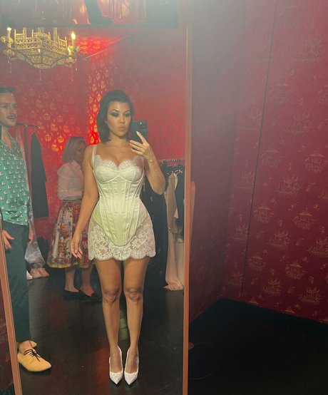 Kourtney Kardashian photo 750