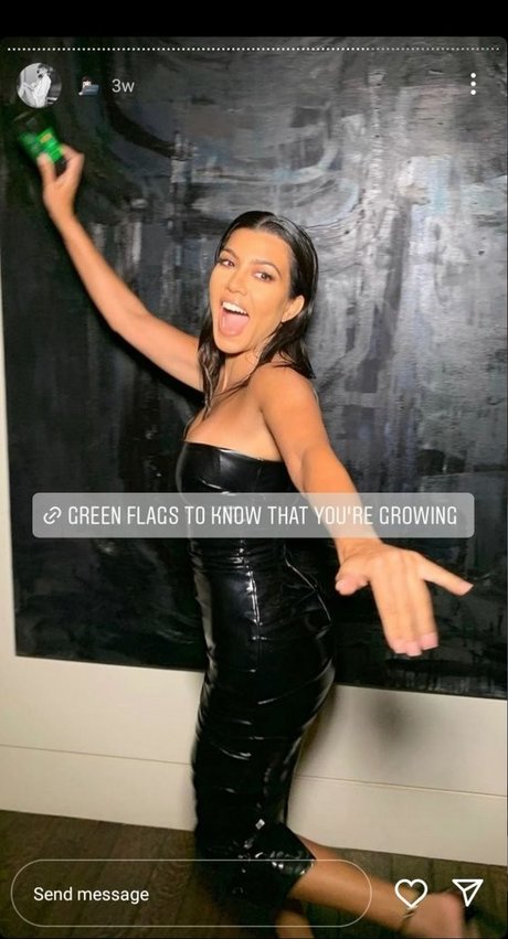 Kourtney Kardashian photo 754