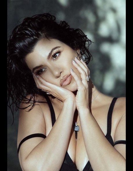 Kourtney Kardashian photo 755
