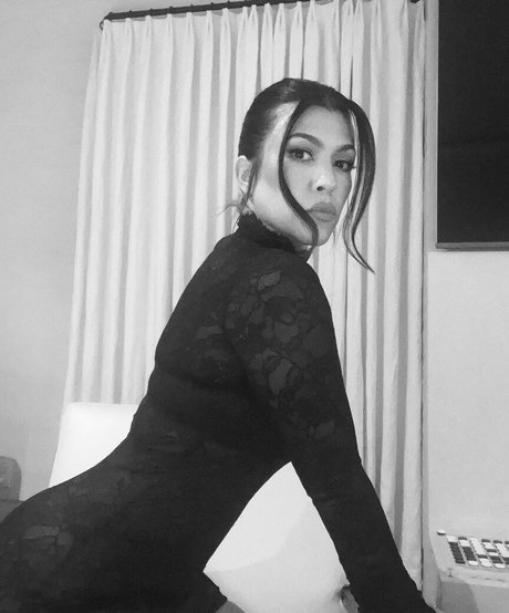 Kourtney Kardashian photo 758