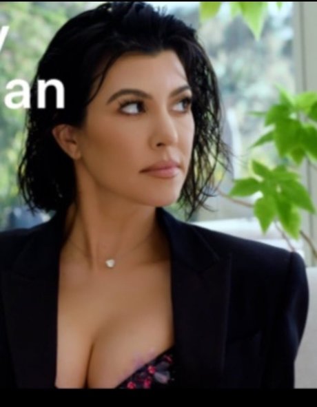Kourtney Kardashian photo 759