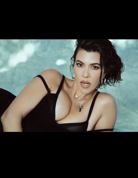 Kourtney Kardashian photo 775