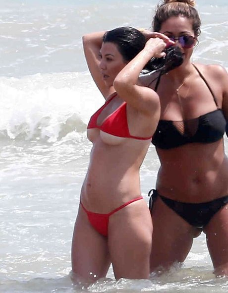 Kourtney Kardashian photo 796
