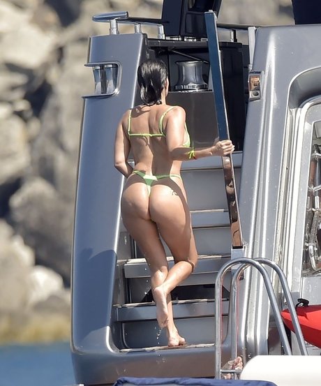 Kourtney Kardashian photo 797