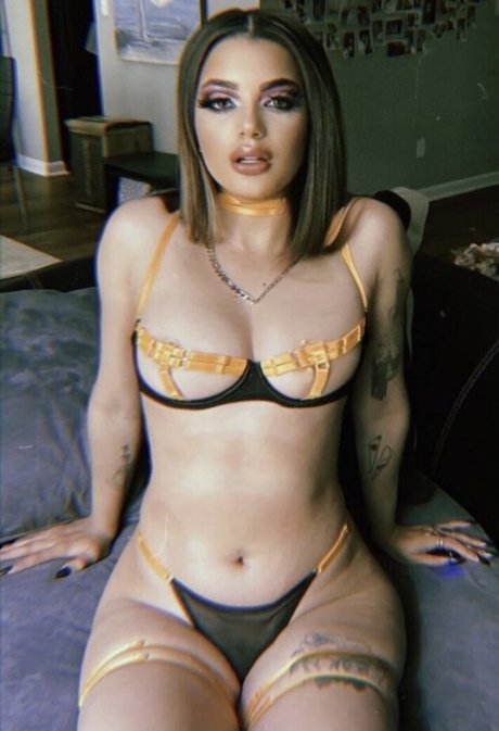 Krystaleeliz photo 4