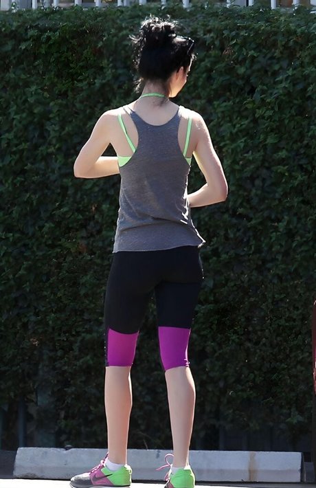 Krysten Ritter photo 28