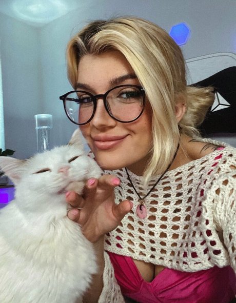 Kunshikitty photo 102