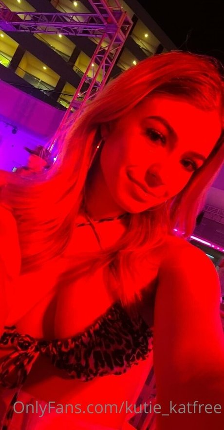 Kutie_katfree photo 10