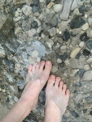 kylie.little.toes photo 34