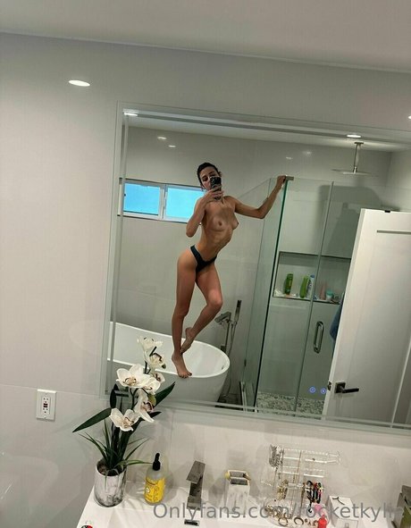 Kylie Rocket photo 188