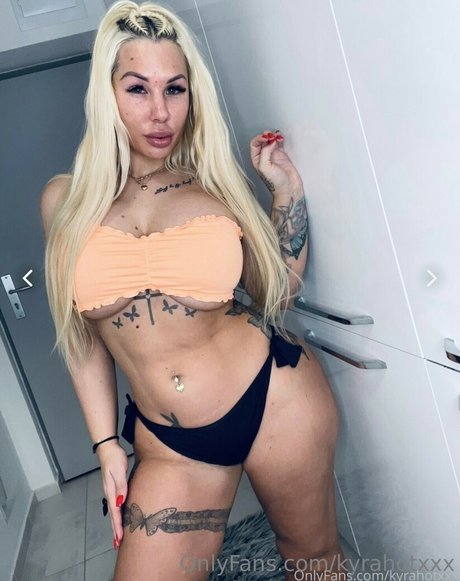 Kyra Hot photo 2