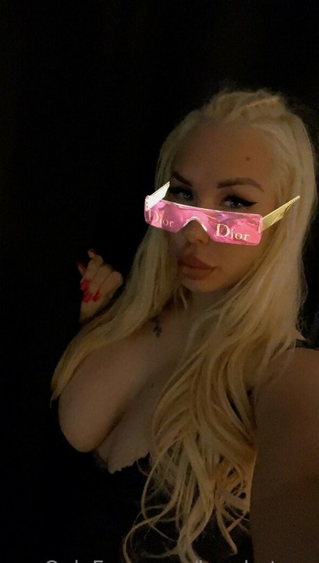 Kyra Hot photo 11