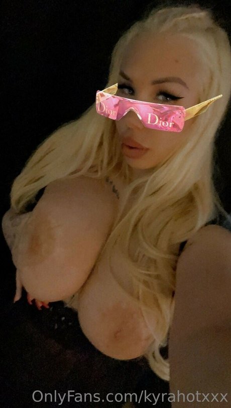 Kyra Hot photo 21