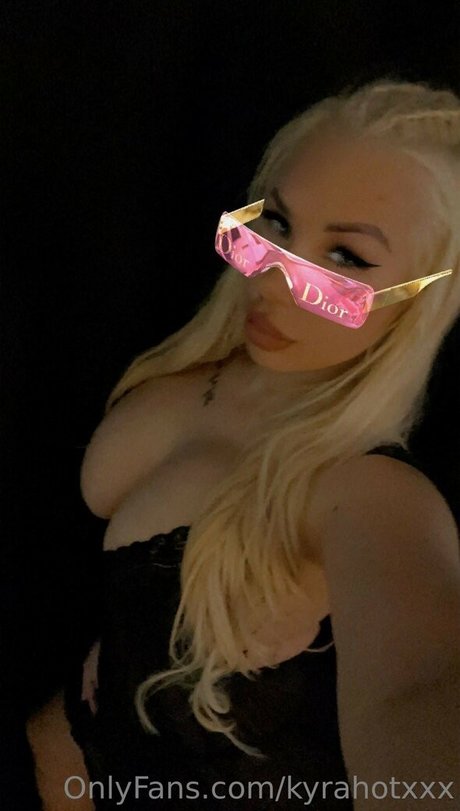 Kyra Hot photo 22
