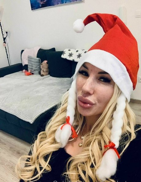 Kyra Hot photo 30