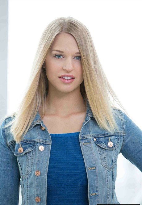 Lacey Johnson photo 8