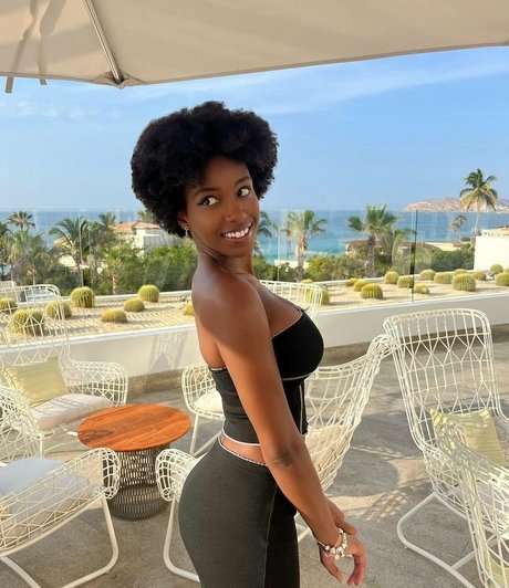 Lacey London photo 5