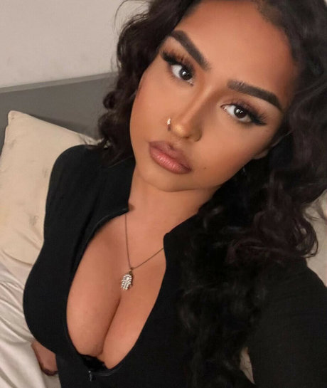 Lacey London photo 14