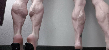 Laceys_muscular_calves photo 2