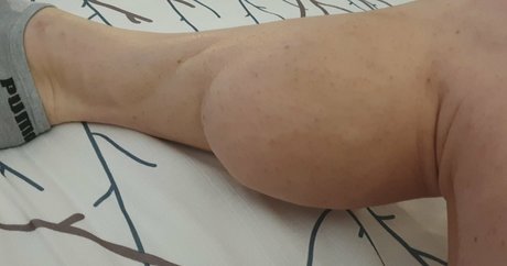Laceys_muscular_calves photo 14