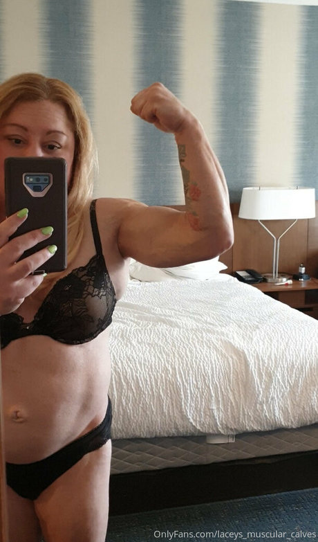 Laceys_muscular_calves photo 15