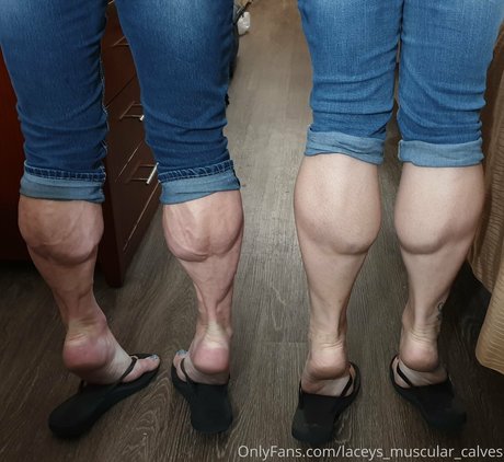Laceys_muscular_calves photo 28