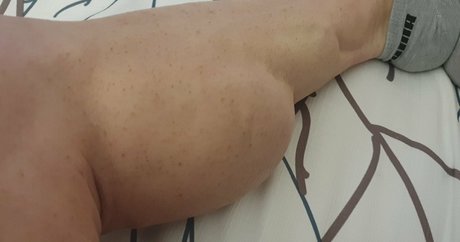 Laceys_muscular_calves photo 56